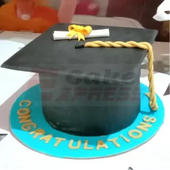 Graduation Cap Fondant Cake