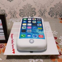 Amazing iPhone Fondant Cake