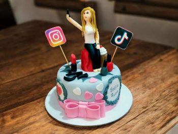 social-media-influencer-birthday-cake